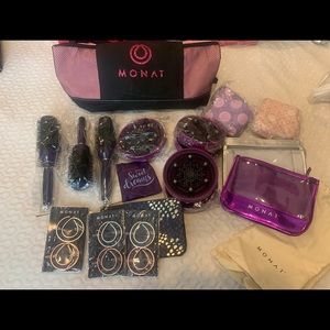 Monat Accessories
